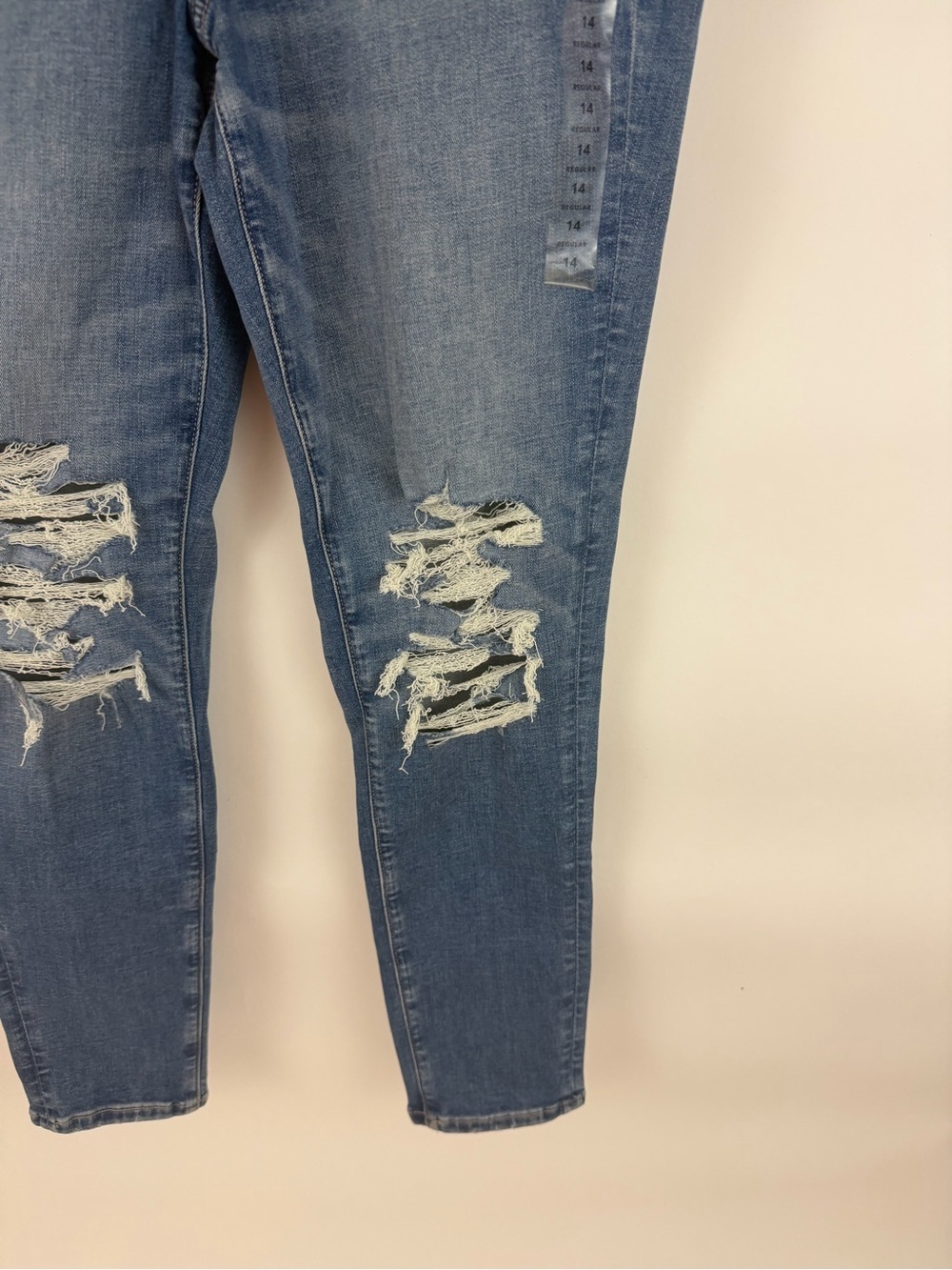 NWT American Eagle Super High-Rise Next Level Stretch Distressed Jeggings Size 1 - Picture 4 of 9